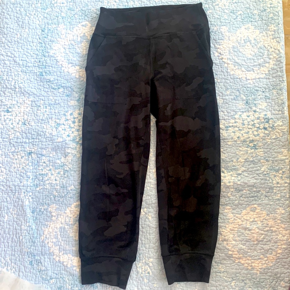 NWOT Lululemon Align Cropped Camo Joggers